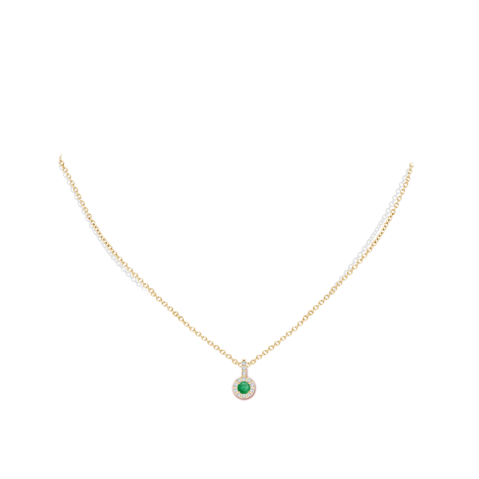 4mm A Emerald Pendant with Bar-Set Diamond Halo in Yellow Gold pen