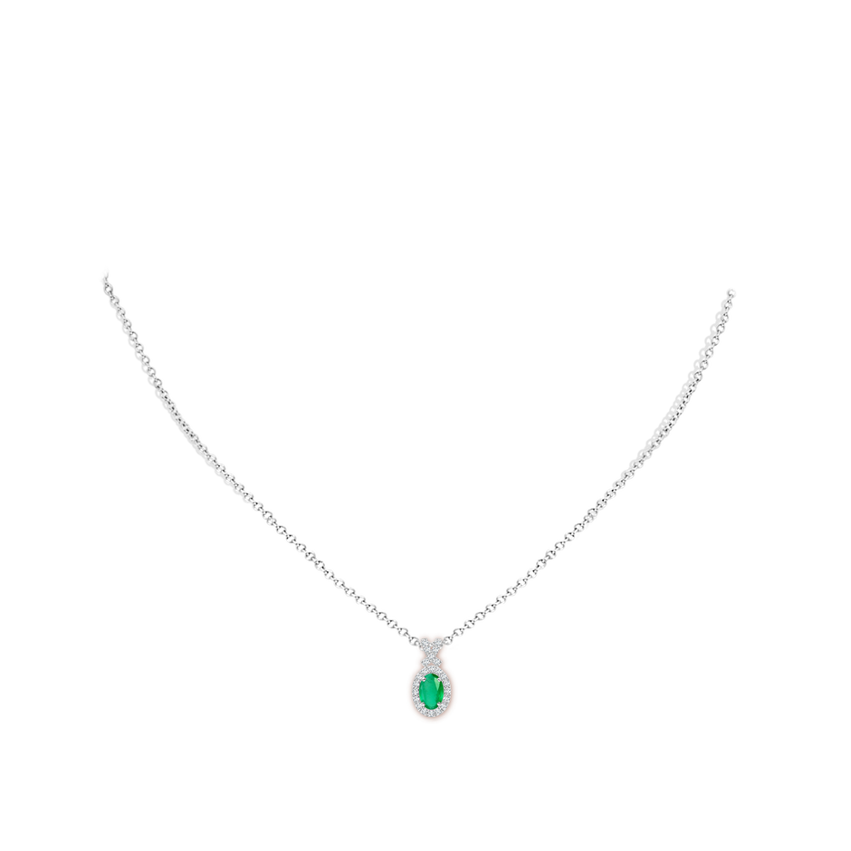 6x4mm A Vintage Style Emerald Pendant with Diamond Halo in P950 Platinum pen