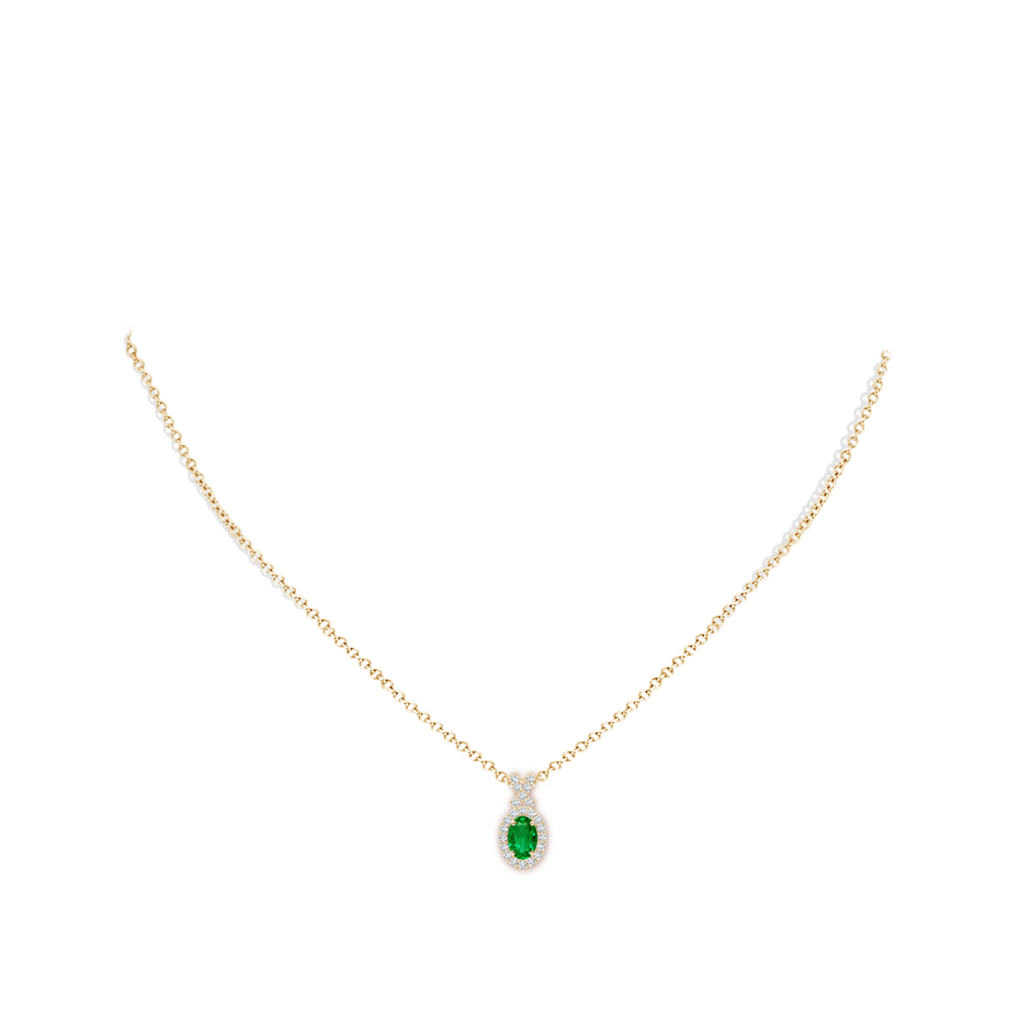 6x4mm AAAA Vintage Style Emerald Pendant with Diamond Halo in Yellow Gold pen