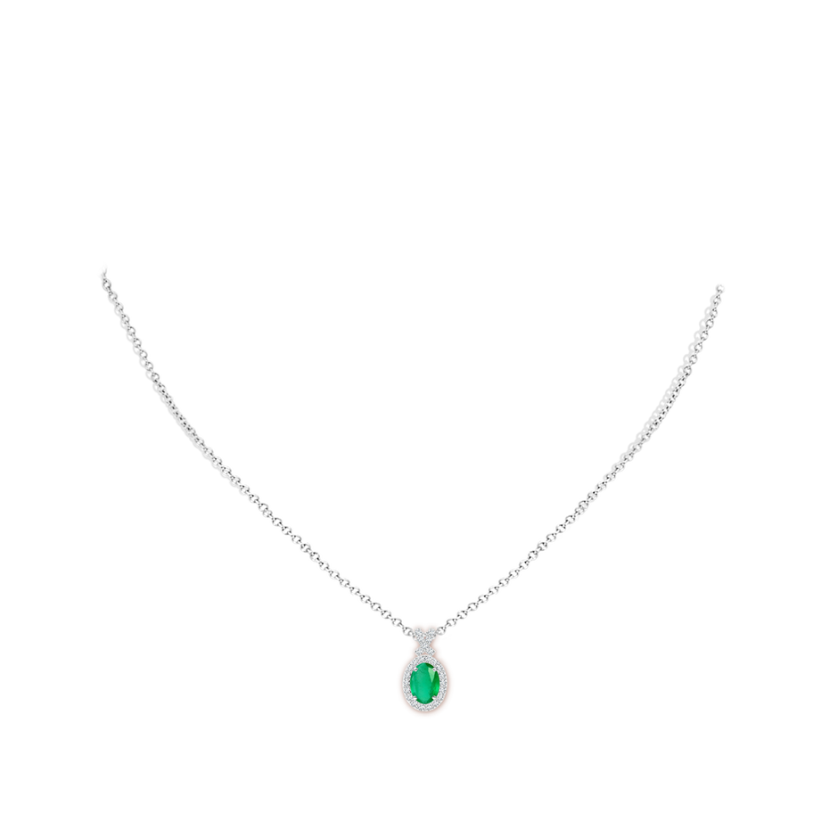 7x5mm A Vintage Style Emerald Pendant with Diamond Halo in White Gold pen