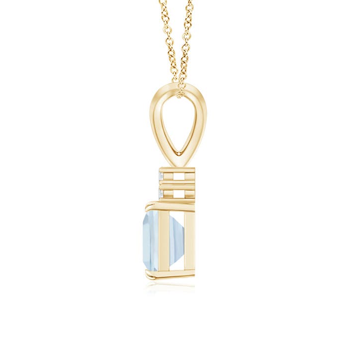 A - Aquamarine / 0.58 CT / 14 KT Yellow Gold