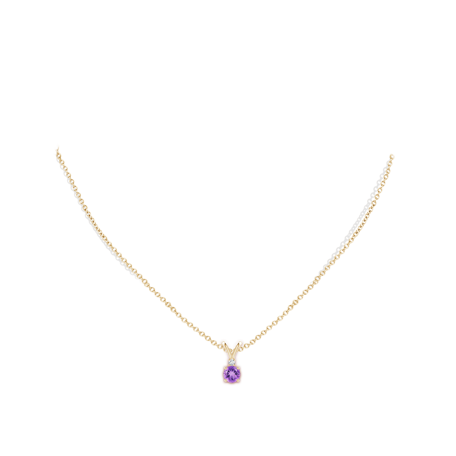 5mm A Round Amethyst Solitaire V-Bale Pendant with Diamond in Yellow Gold pen