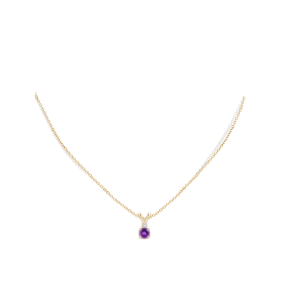 5mm AAA Round Amethyst Solitaire V-Bale Pendant with Diamond in Yellow Gold pen