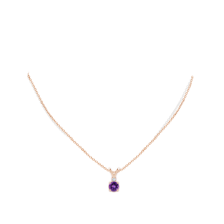 6mm AAAA Round Amethyst Solitaire V-Bale Pendant with Diamond in Rose Gold pen