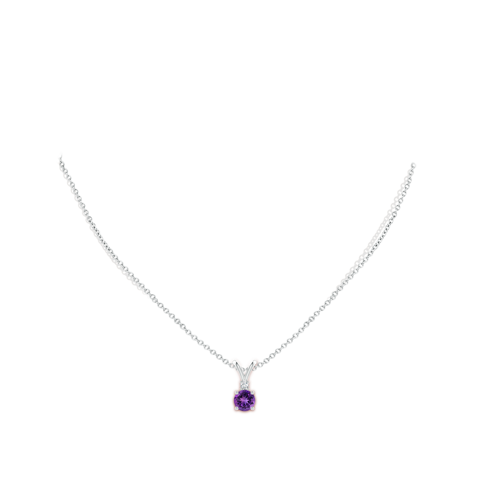 6mm AAAA Round Amethyst Solitaire V-Bale Pendant with Diamond in White Gold pen