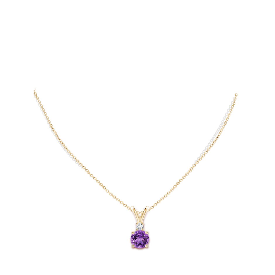 9mm AA Round Amethyst Solitaire V-Bale Pendant with Diamond in Yellow Gold pen