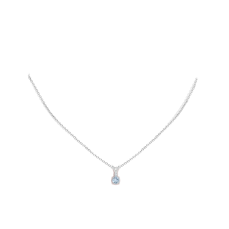 5mm A Round Aquamarine Solitaire V-Bale Pendant with Diamond in P950 Platinum pen