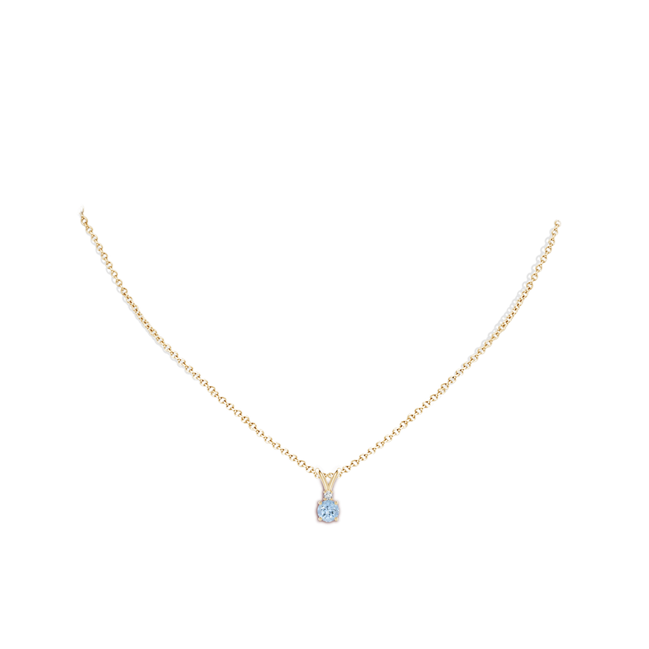 5mm AA Round Aquamarine Solitaire V-Bale Pendant with Diamond in Yellow Gold pen
