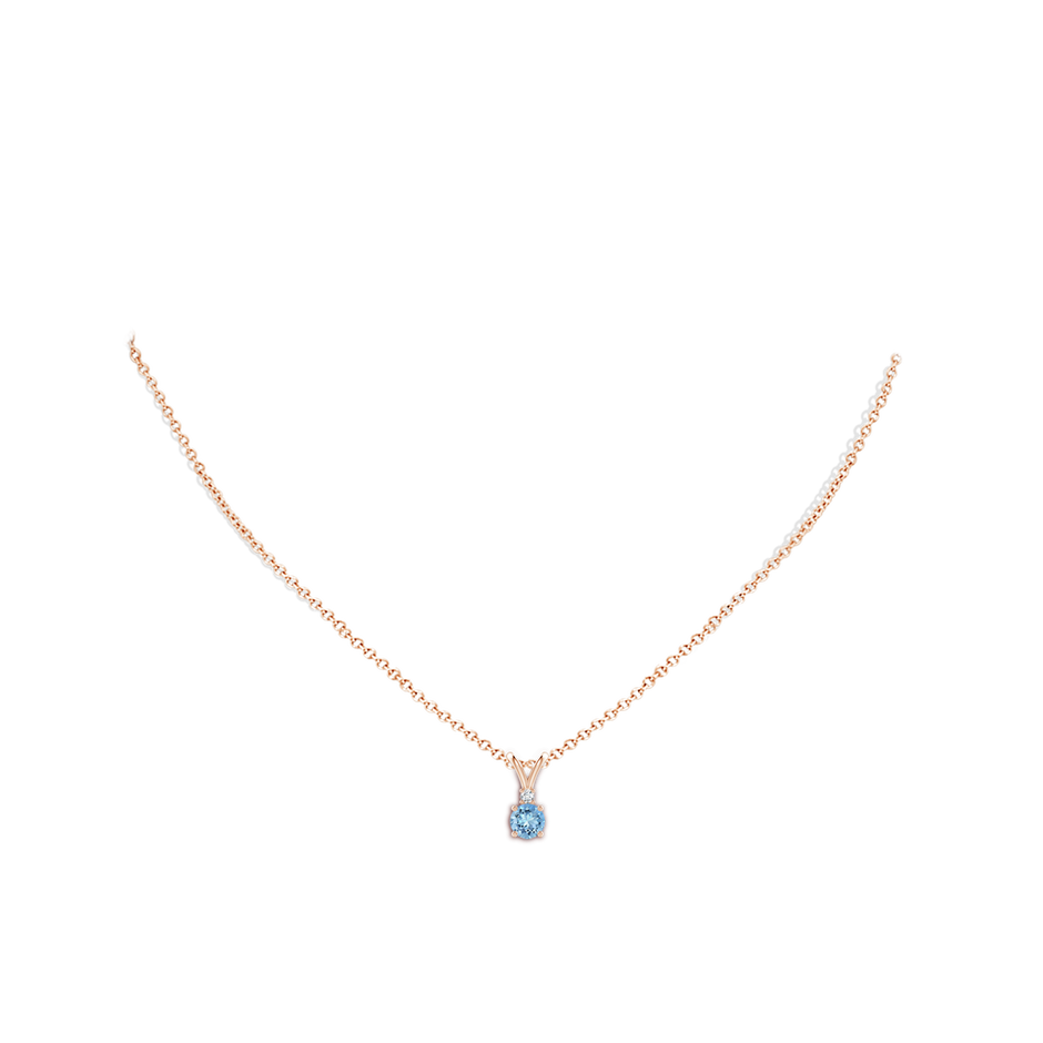 5mm AAAA Round Aquamarine Solitaire V-Bale Pendant with Diamond in Rose Gold pen