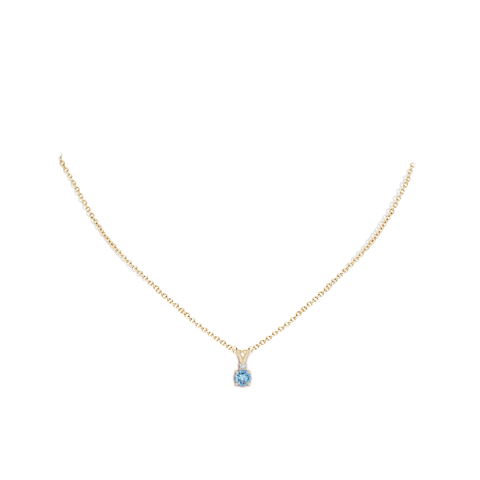 5mm AAAA Round Aquamarine Solitaire V-Bale Pendant with Diamond in Yellow Gold pen