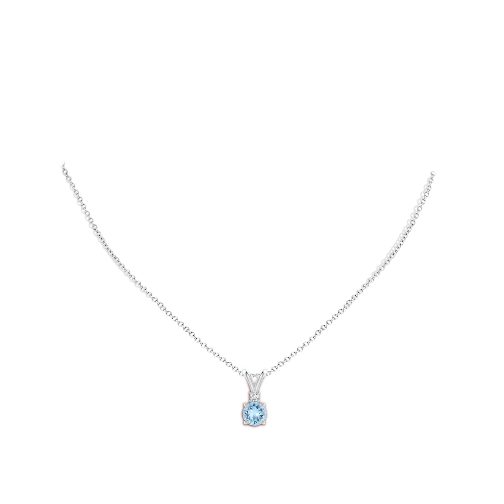 7mm AAA Round Aquamarine Solitaire V-Bale Pendant with Diamond in White Gold pen