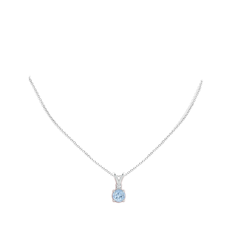 8mm AA Round Aquamarine Solitaire V-Bale Pendant with Diamond in White Gold pen