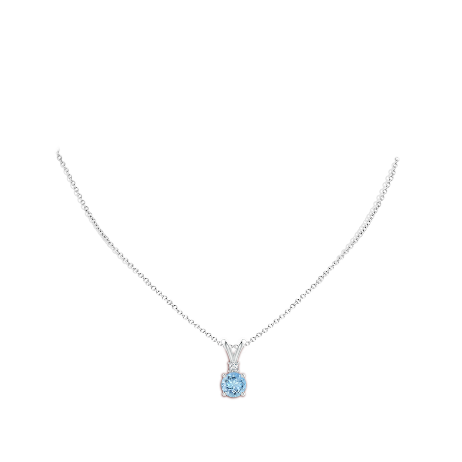 8mm AAAA Round Aquamarine Solitaire V-Bale Pendant with Diamond in White Gold pen