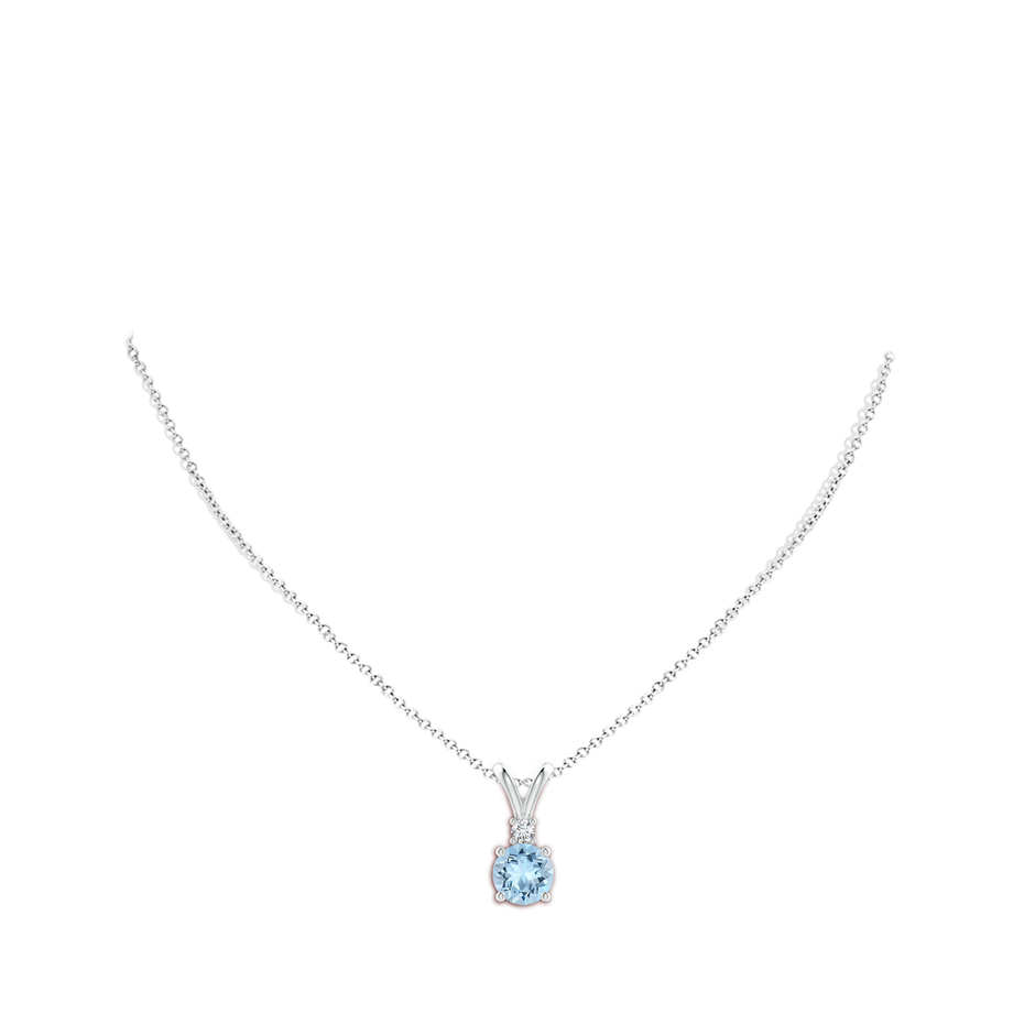 9mm AAA Round Aquamarine Solitaire V-Bale Pendant with Diamond in White Gold pen