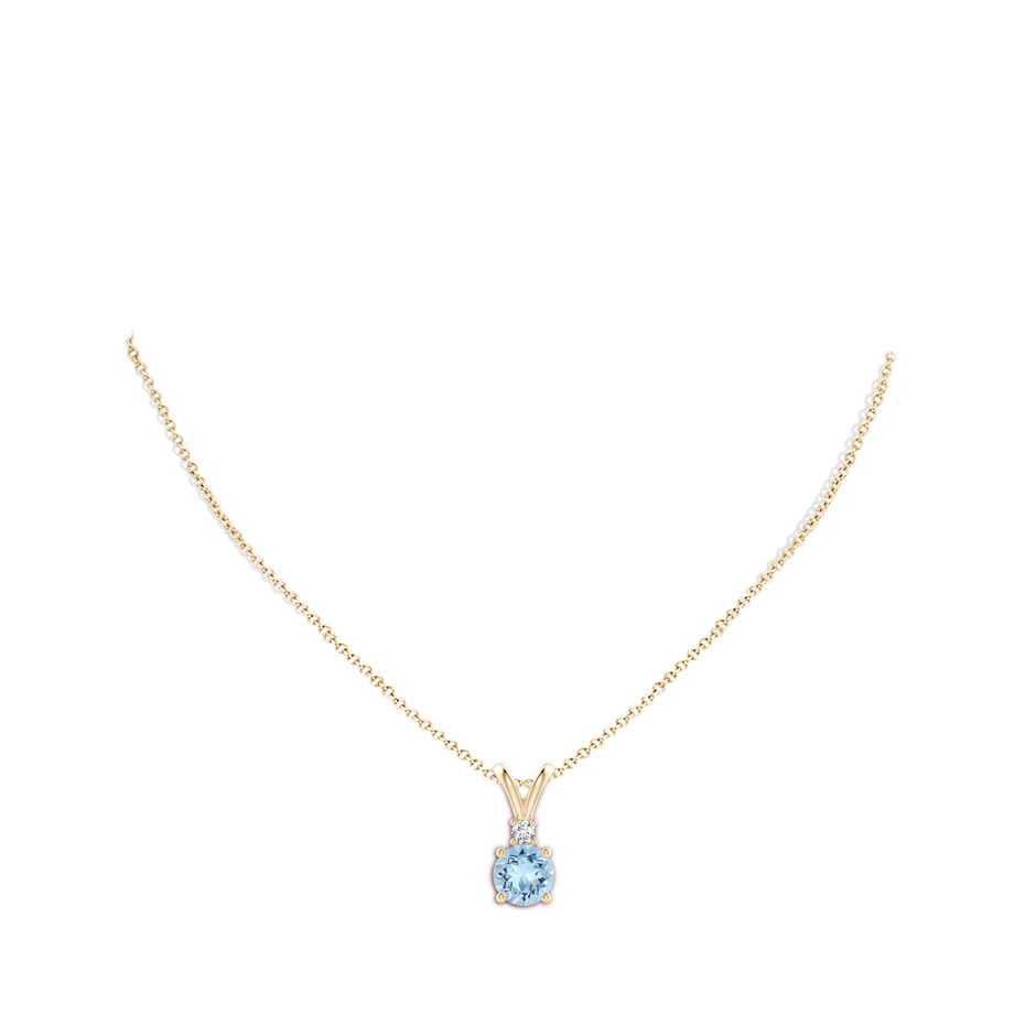 9mm AAA Round Aquamarine Solitaire V-Bale Pendant with Diamond in Yellow Gold pen