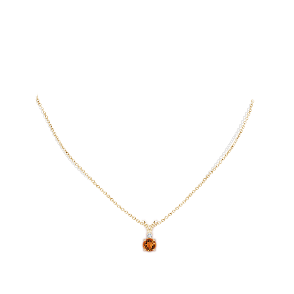 6mm AAAA Round Citrine Solitaire V-Bale Pendant with Diamond in Yellow Gold body-neck