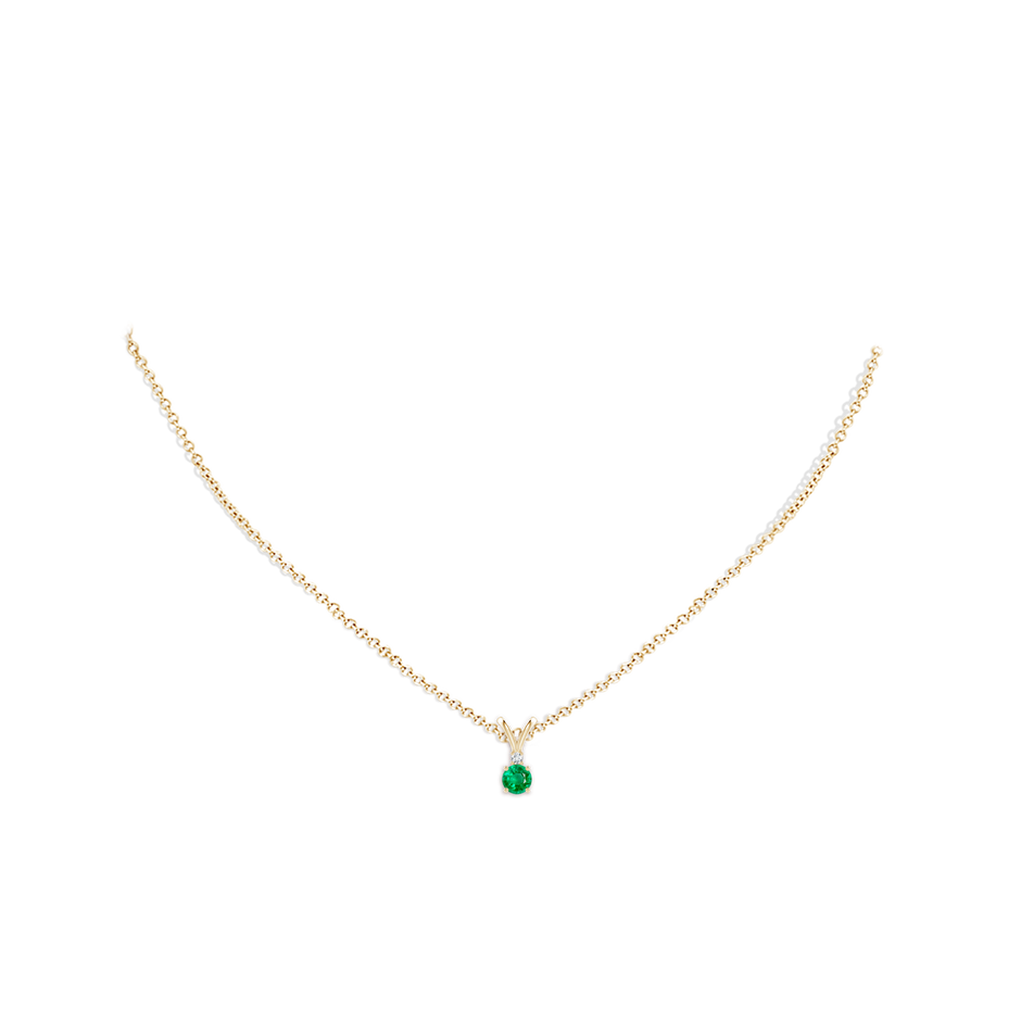 4mm AAA Round Emerald Solitaire V-Bale Pendant with Diamond in Yellow Gold pen