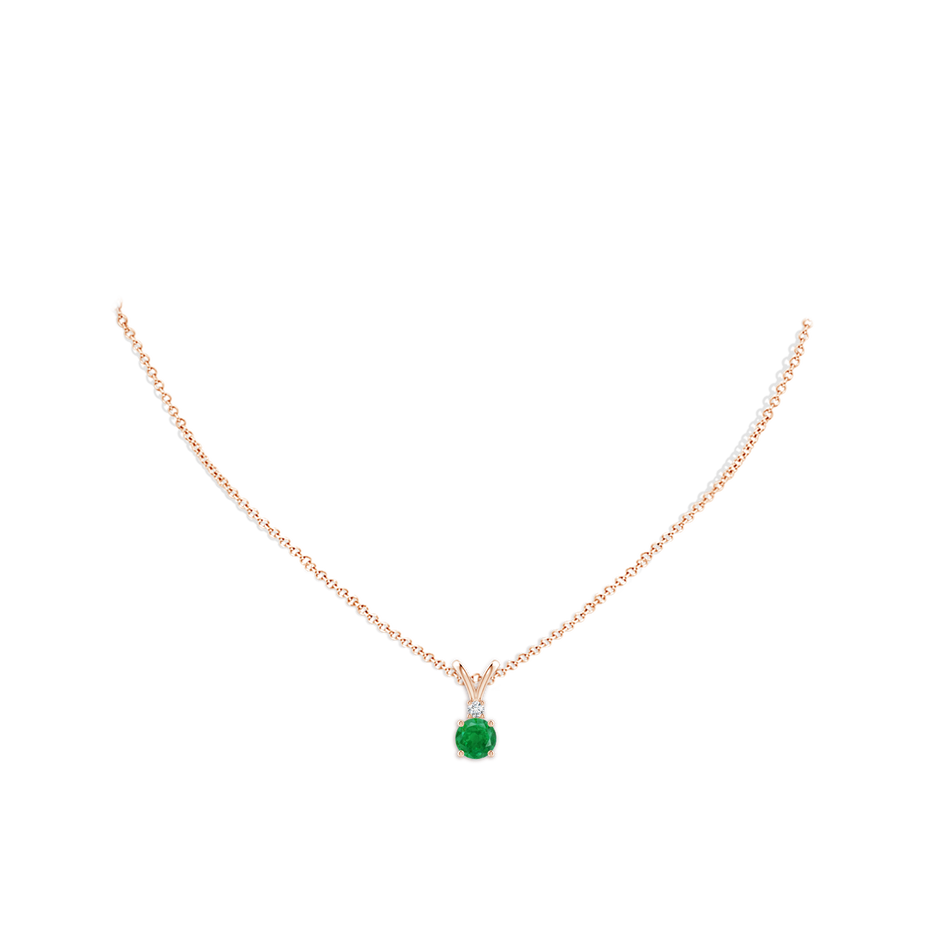 6mm AA Round Emerald Solitaire V-Bale Pendant with Diamond in Rose Gold pen