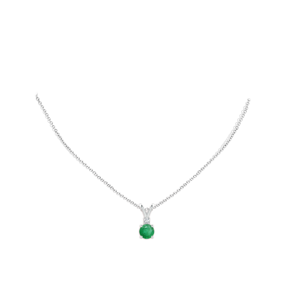 7mm A Round Emerald Solitaire V-Bale Pendant with Diamond in White Gold pen