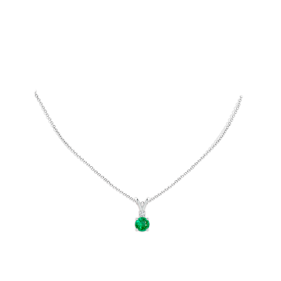 7mm AAA Round Emerald Solitaire V-Bale Pendant with Diamond in White Gold pen