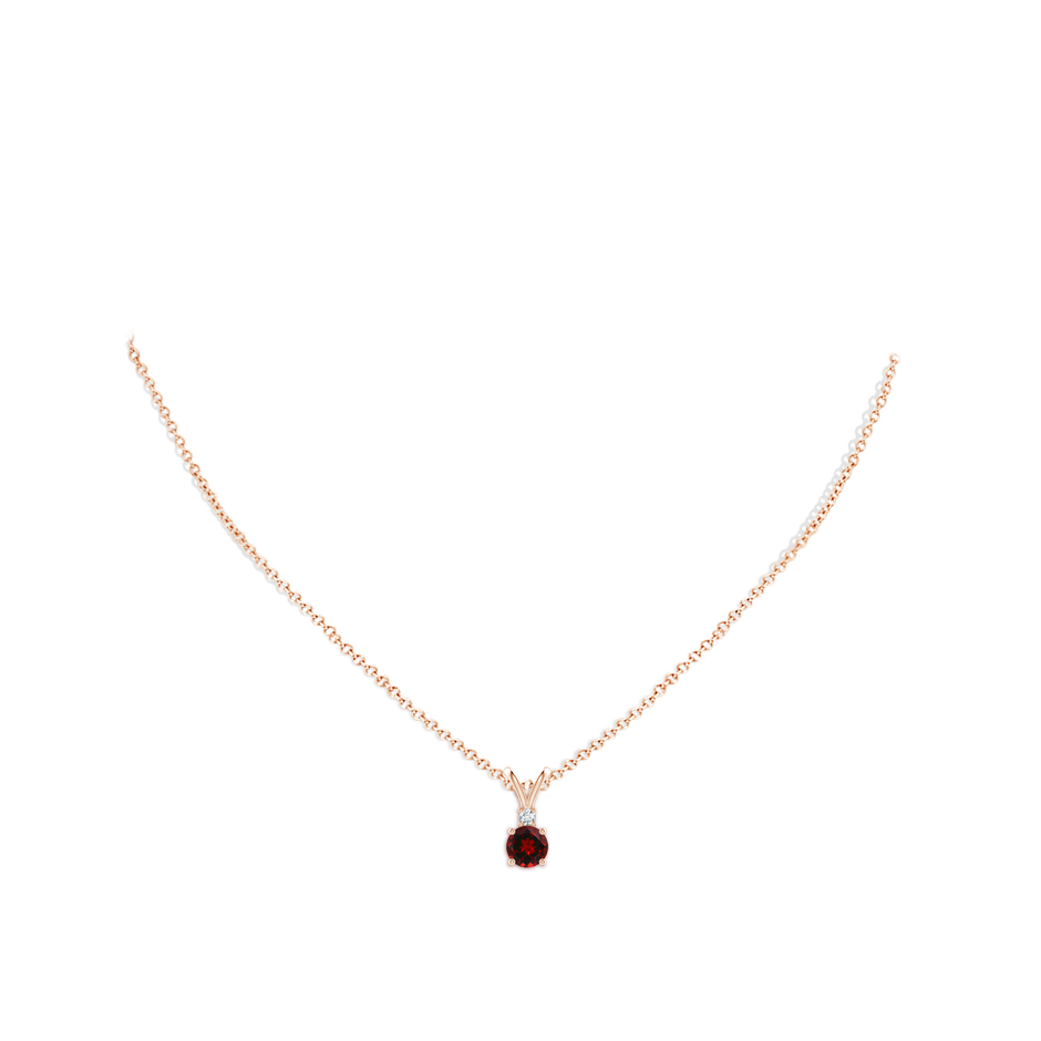 6mm AAAA Round Garnet Solitaire V-Bale Pendant with Diamond in Rose Gold pen