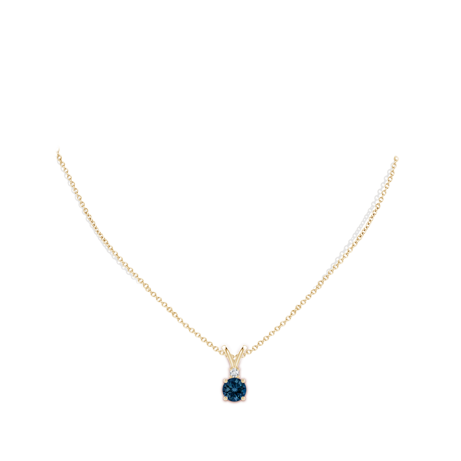 7mm AAAA Round London Blue Topaz Solitaire Pendant with Diamond in Yellow Gold pen