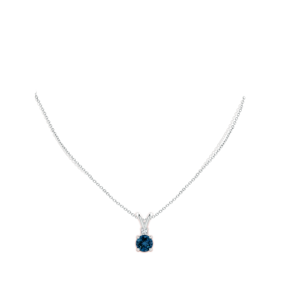 8mm AAA Round London Blue Topaz Solitaire Pendant with Diamond in P950 Platinum pen