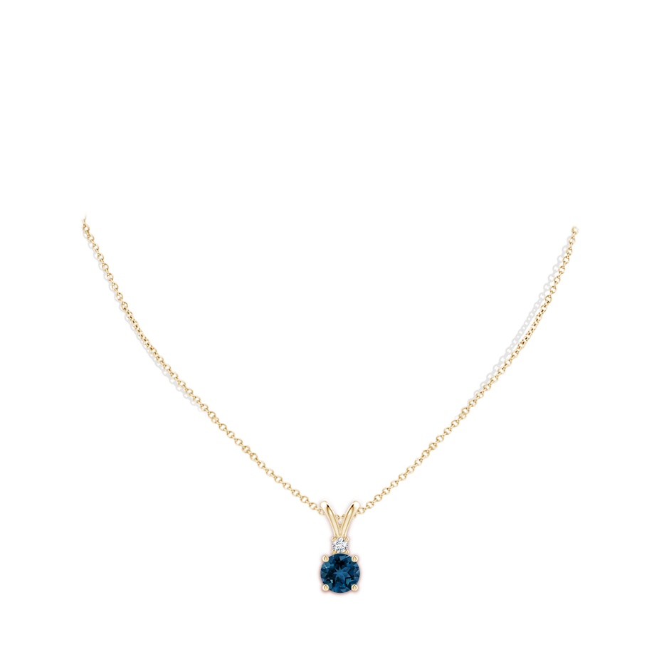 8mm AAA Round London Blue Topaz Solitaire Pendant with Diamond in Yellow Gold pen