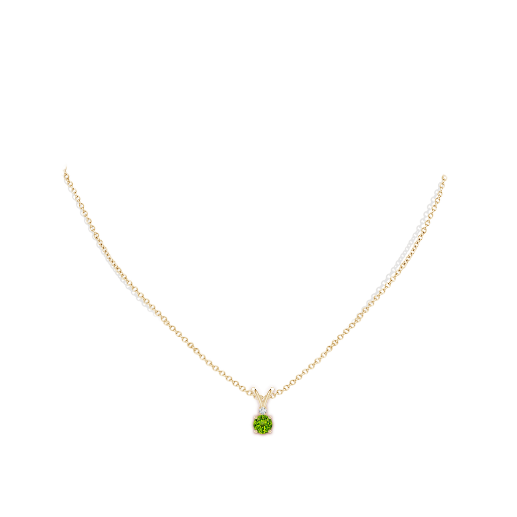 5mm AAAA Round Peridot Solitaire V-Bale Pendant with Diamond in Yellow Gold Body-Neck