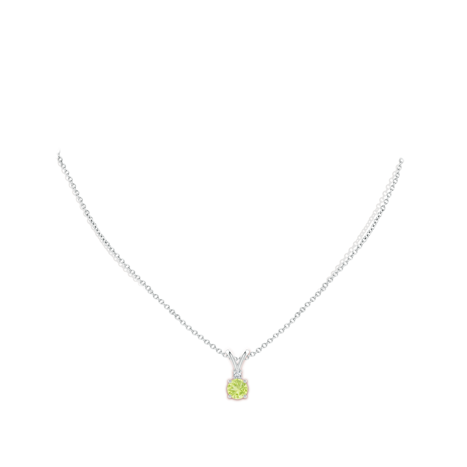 6mm A Round Peridot Solitaire V-Bale Pendant with Diamond in S999 Silver pen
