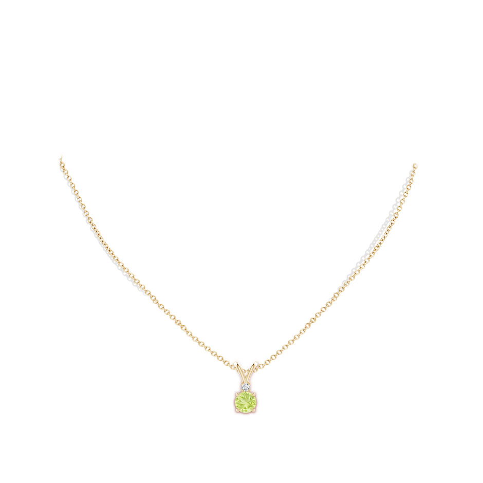 6mm A Round Peridot Solitaire V-Bale Pendant with Diamond in Yellow Gold pen