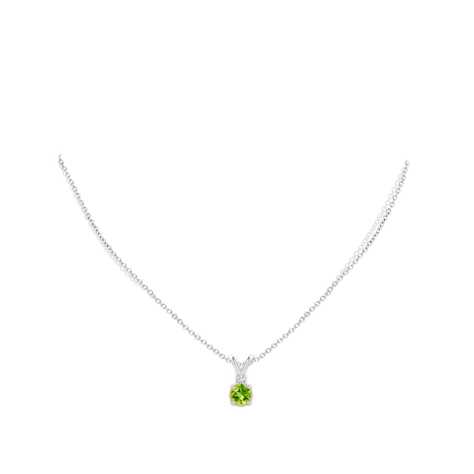 6mm AAA Round Peridot Solitaire V-Bale Pendant with Diamond in White Gold body-neck