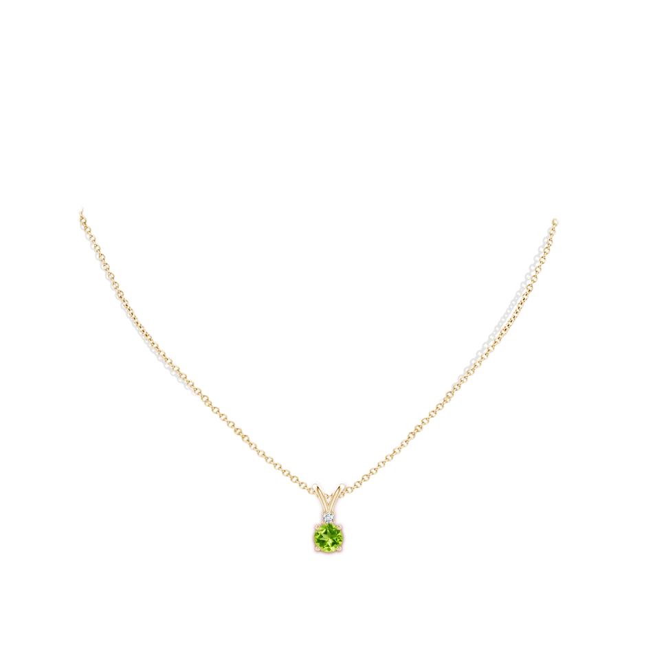 6mm AAA Round Peridot Solitaire V-Bale Pendant with Diamond in Yellow Gold pen