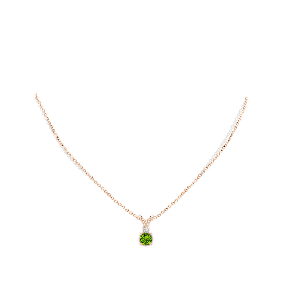 6mm AAAA Round Peridot Solitaire V-Bale Pendant with Diamond in Rose Gold pen