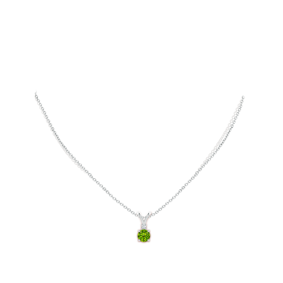 6mm AAAA Round Peridot Solitaire V-Bale Pendant with Diamond in White Gold body-neck