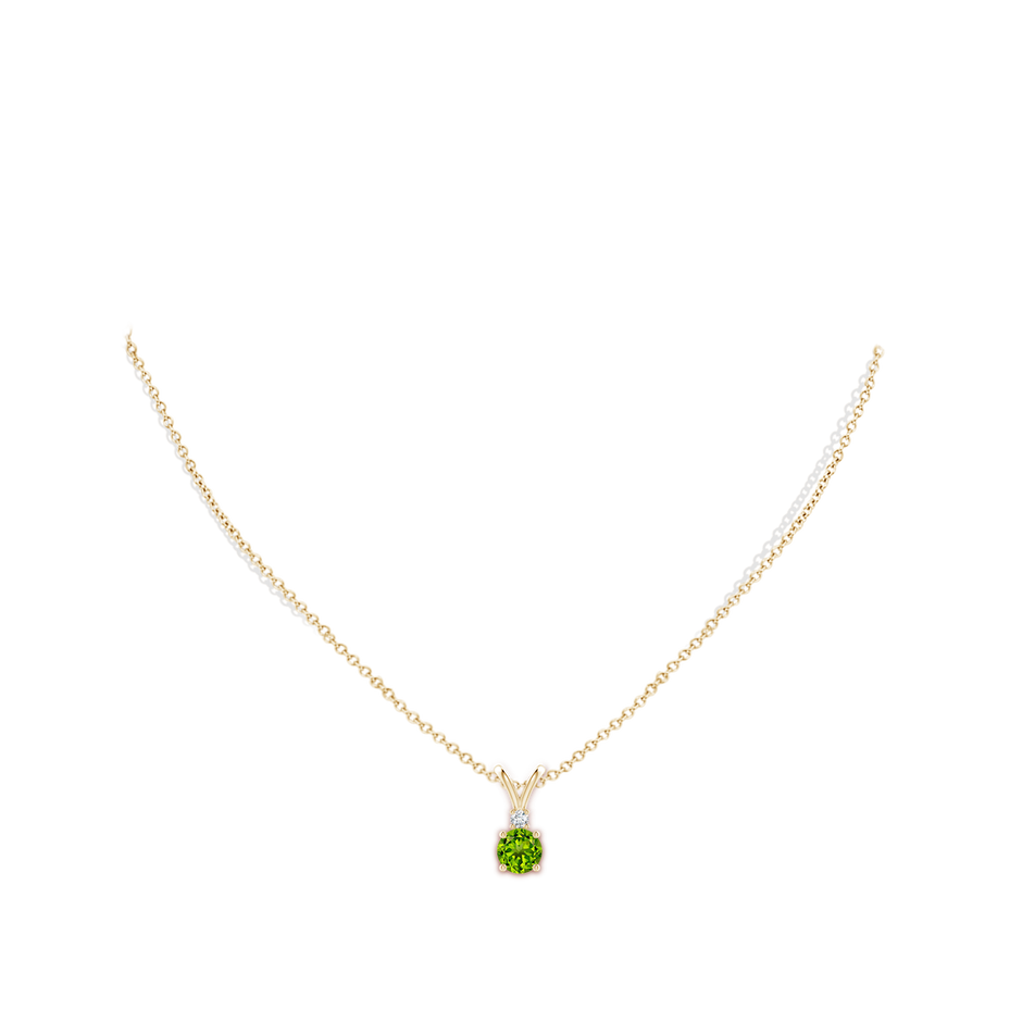 6mm AAAA Round Peridot Solitaire V-Bale Pendant with Diamond in Yellow Gold pen