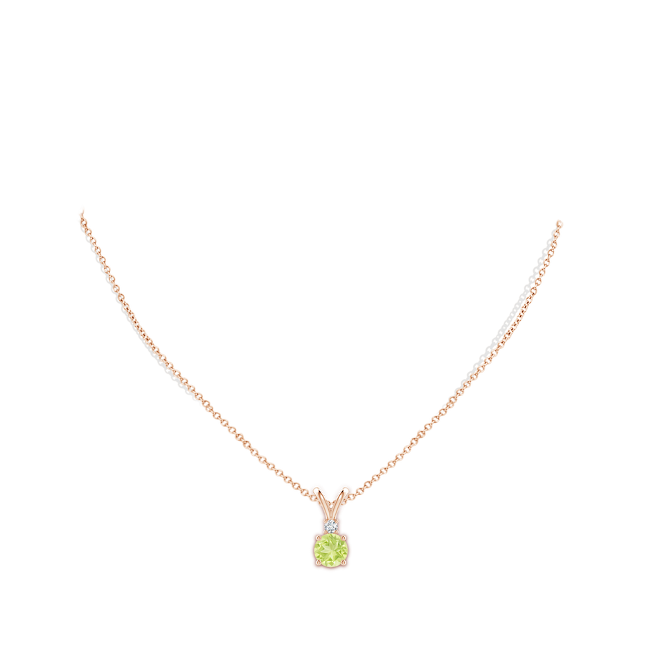 7mm A Round Peridot Solitaire V-Bale Pendant with Diamond in Rose Gold pen