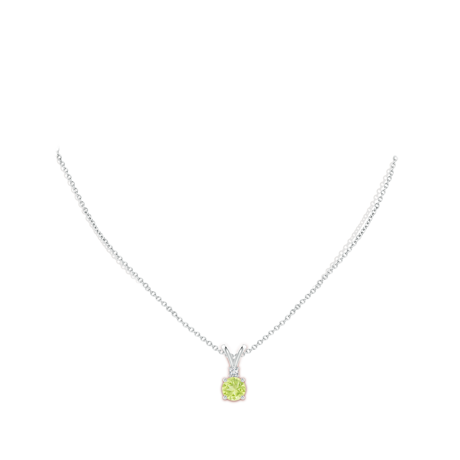 7mm A Round Peridot Solitaire V-Bale Pendant with Diamond in S999 Silver pen