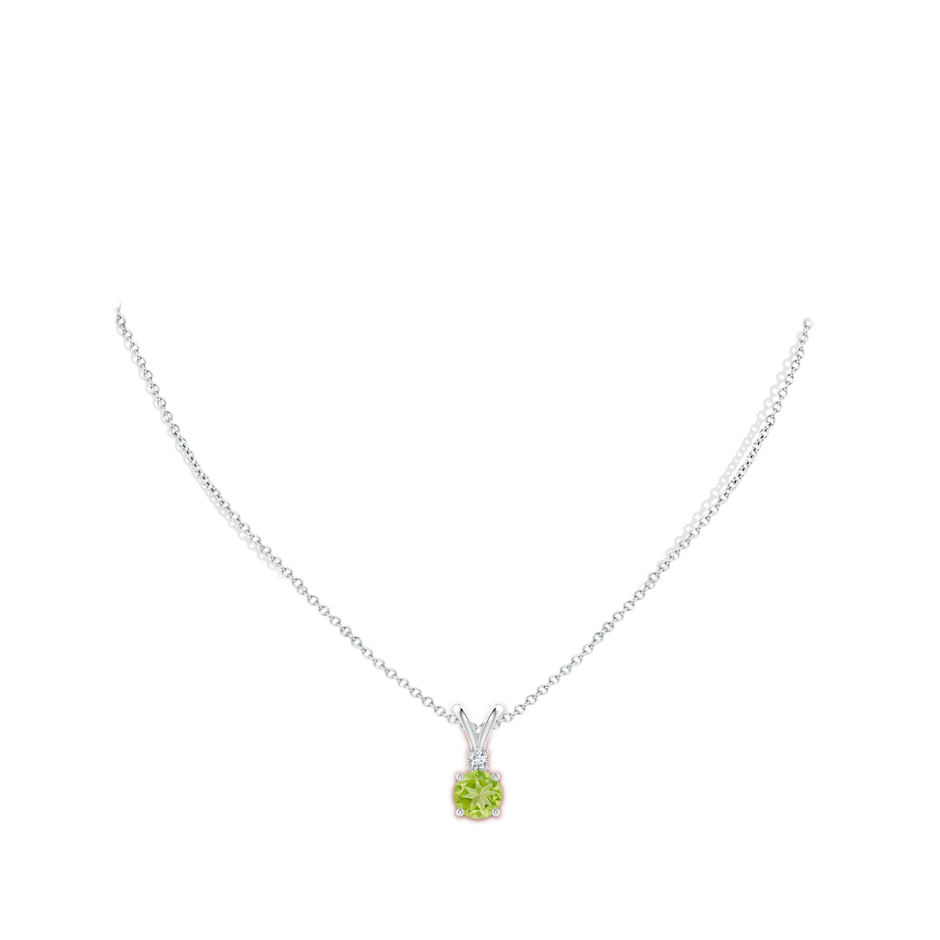 7mm AA Round Peridot Solitaire V-Bale Pendant with Diamond in S999 Silver pen