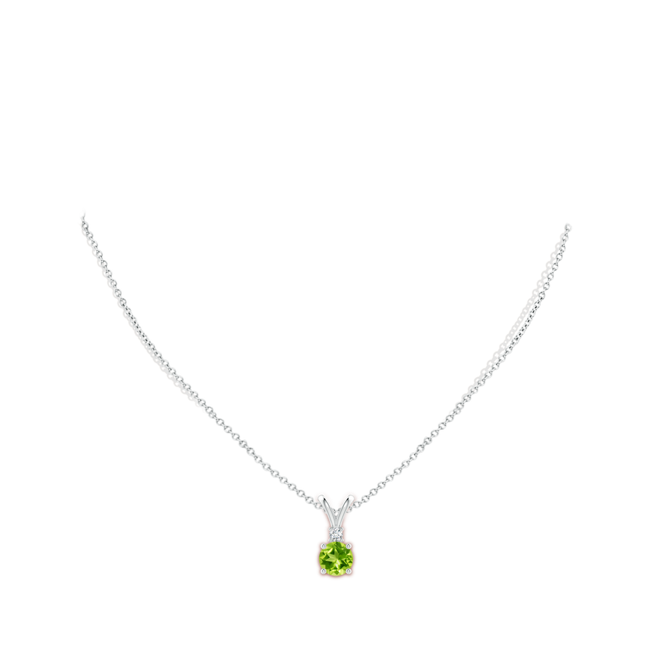 7mm AAA Round Peridot Solitaire V-Bale Pendant with Diamond in S999 Silver pen