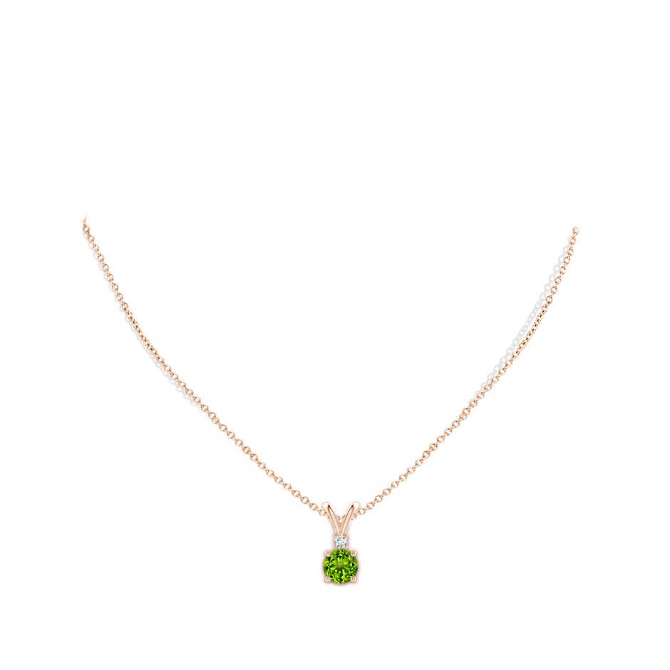 7mm AAAA Round Peridot Solitaire V-Bale Pendant with Diamond in Rose Gold pen