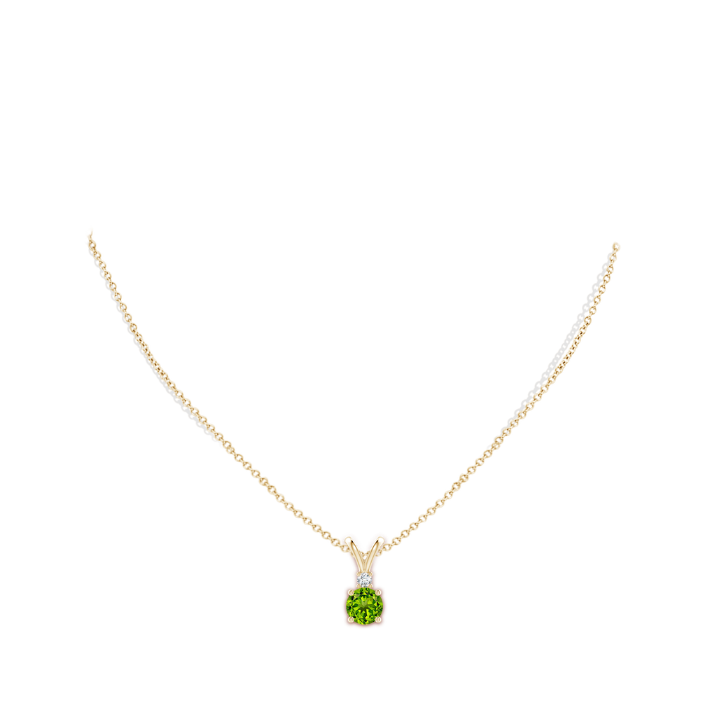 7mm AAAA Round Peridot Solitaire V-Bale Pendant with Diamond in Yellow Gold Body-Neck