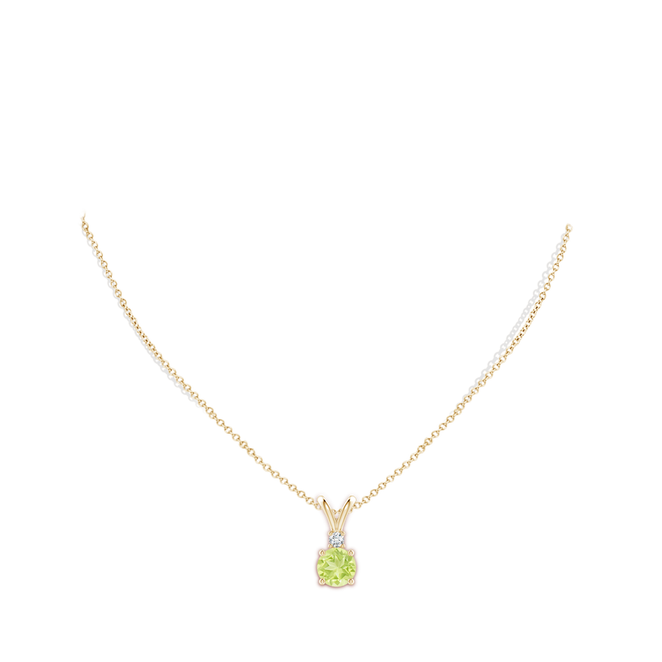 8mm A Round Peridot Solitaire V-Bale Pendant with Diamond in Yellow Gold pen