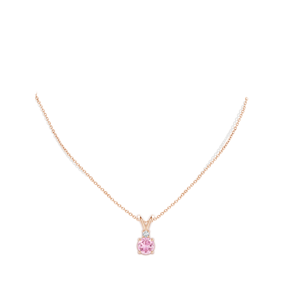 8mm A Round Pink Tourmaline Solitaire V-Bale Pendant with Diamond in Rose Gold pen