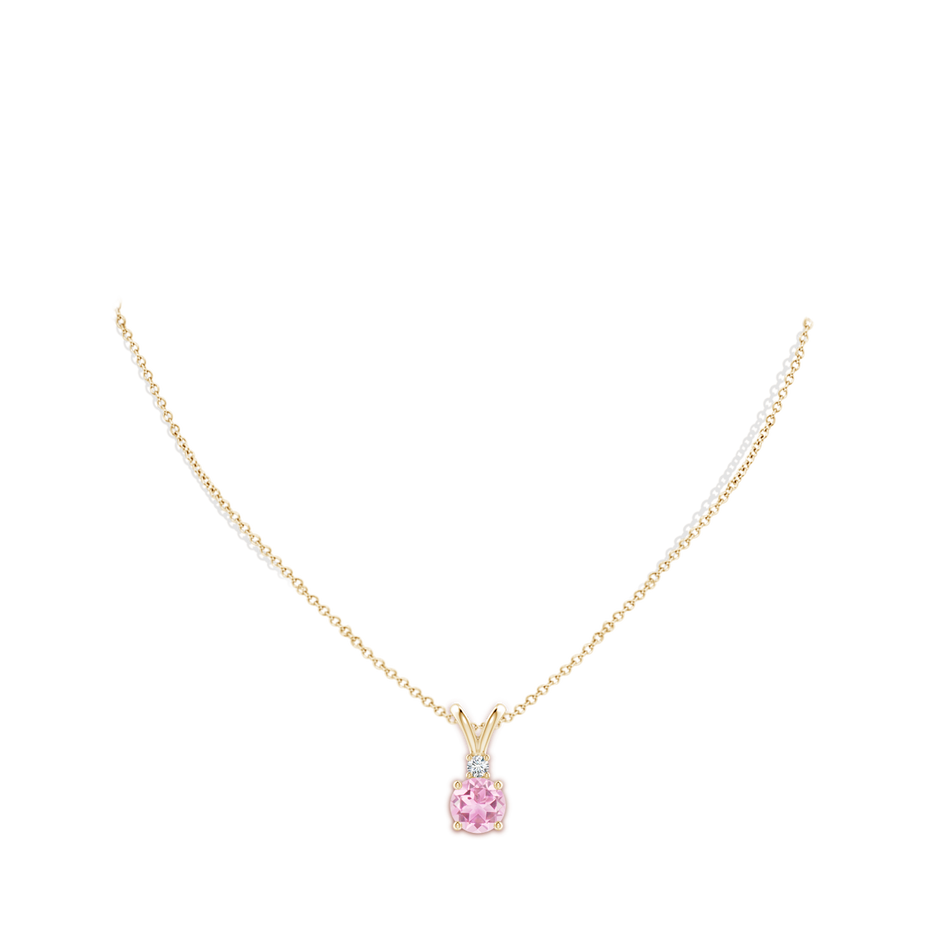 8mm A Round Pink Tourmaline Solitaire V-Bale Pendant with Diamond in Yellow Gold pen