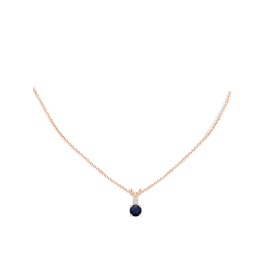 6mm A Round Blue Sapphire Solitaire V-Bale Pendant with Diamond in Rose Gold pen