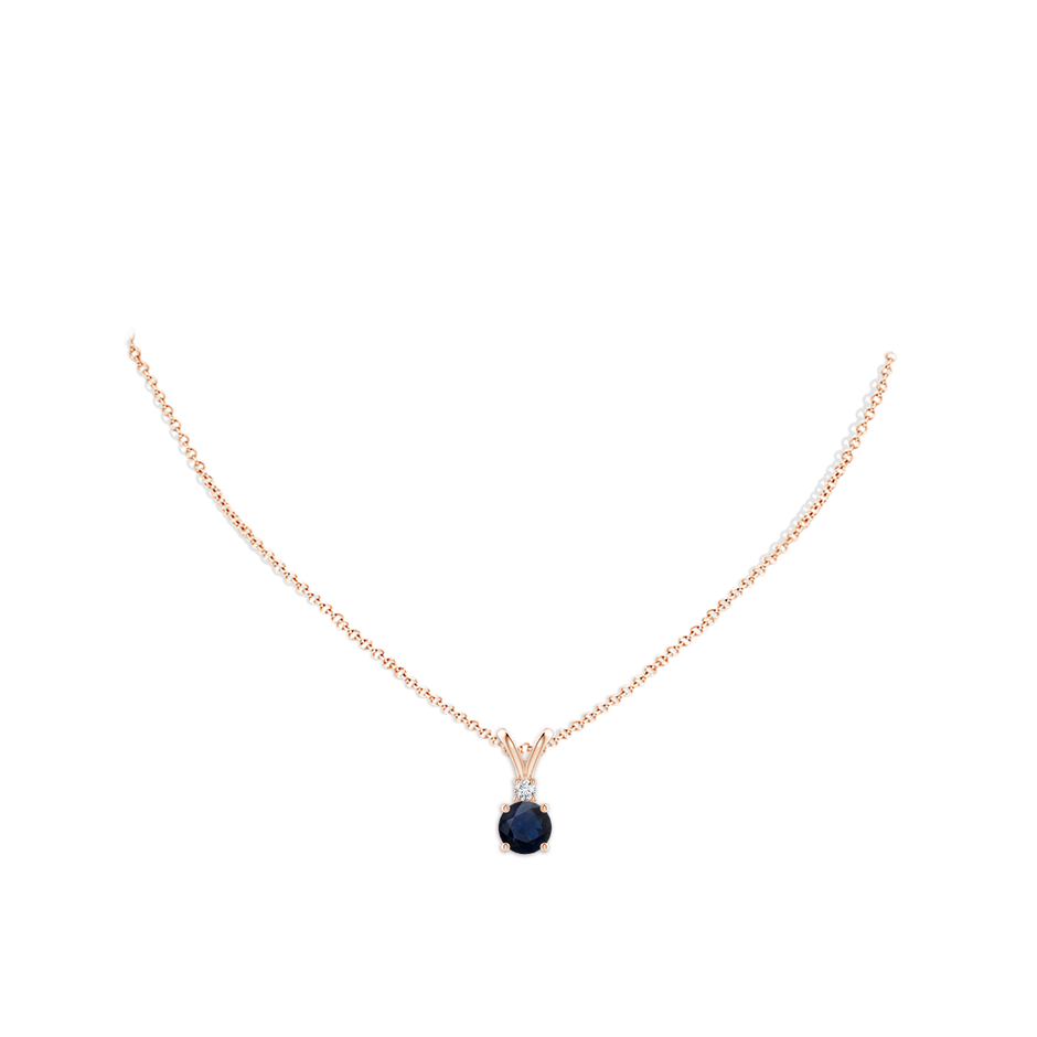 7mm A Round Blue Sapphire Solitaire V-Bale Pendant with Diamond in Rose Gold pen