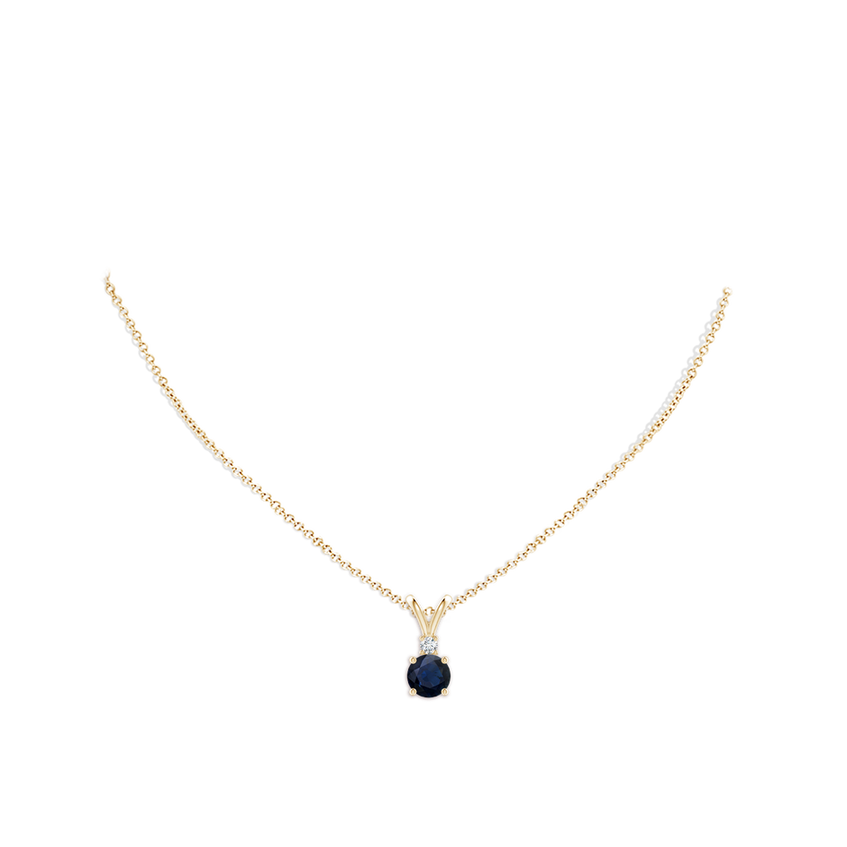 7mm A Round Blue Sapphire Solitaire V-Bale Pendant with Diamond in Yellow Gold pen