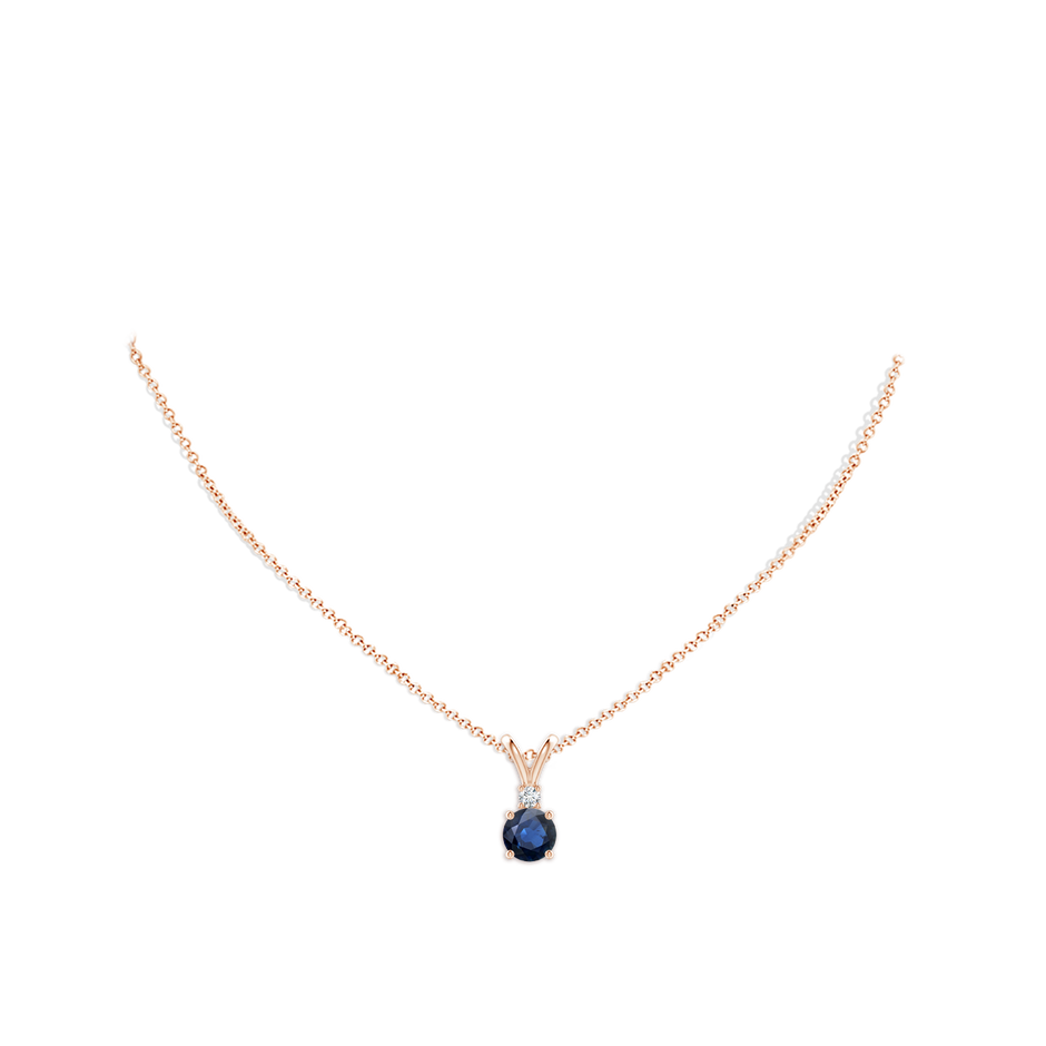 7mm AA Round Blue Sapphire Solitaire V-Bale Pendant with Diamond in Rose Gold pen