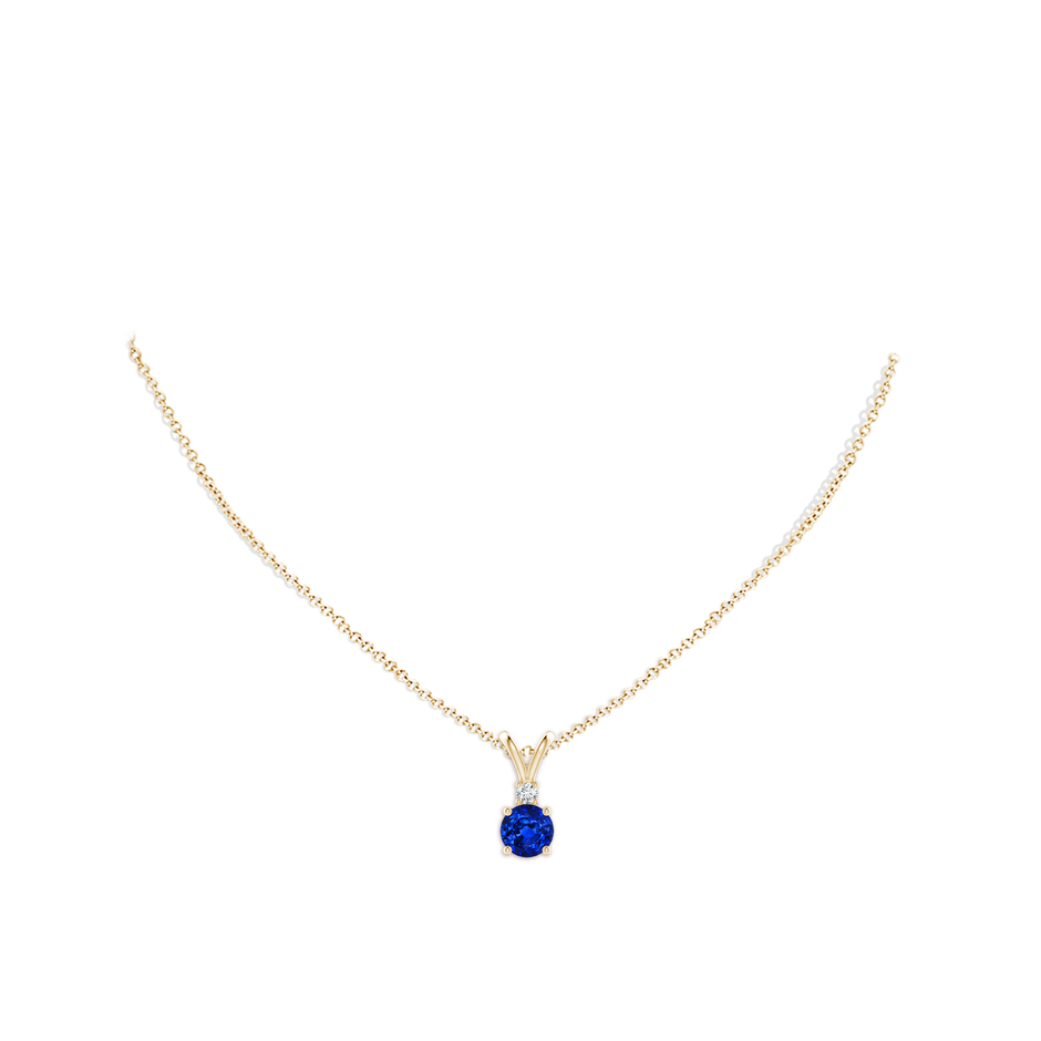 7mm AAAA Round Blue Sapphire Solitaire V-Bale Pendant with Diamond in Yellow Gold pen